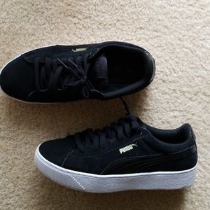 Puma vikky platform sneakers black on black